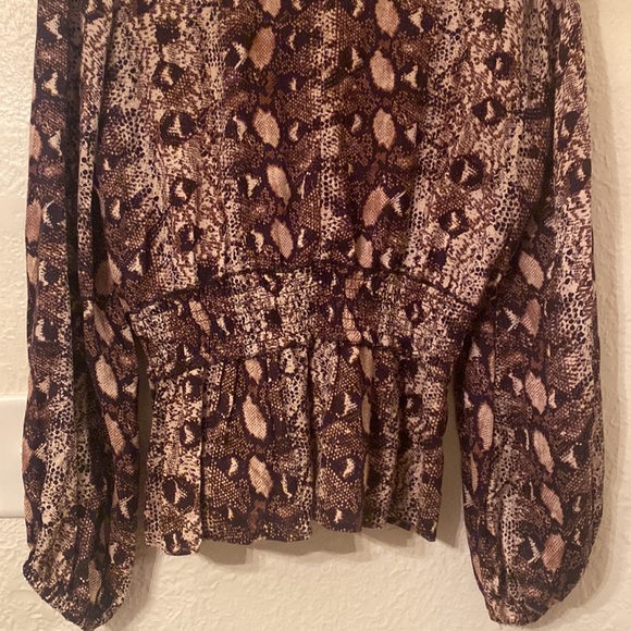 GYPSY LOVE LADIES PULL OVER BLOUSE SNAKE PRINT - Picture 4 of 5